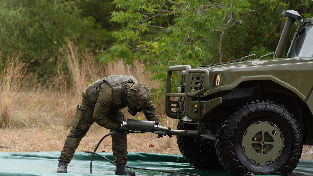 Ejercicio militar de descontaminación  de agentes químicos y radiológicos en el Campo de Maniobras de Montaña Negra en Castellón.