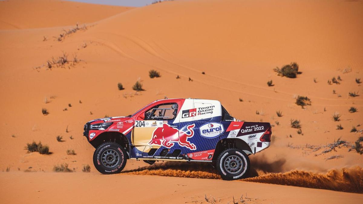 Nasser Al-Attiyah, al volante del Hilux en Hail