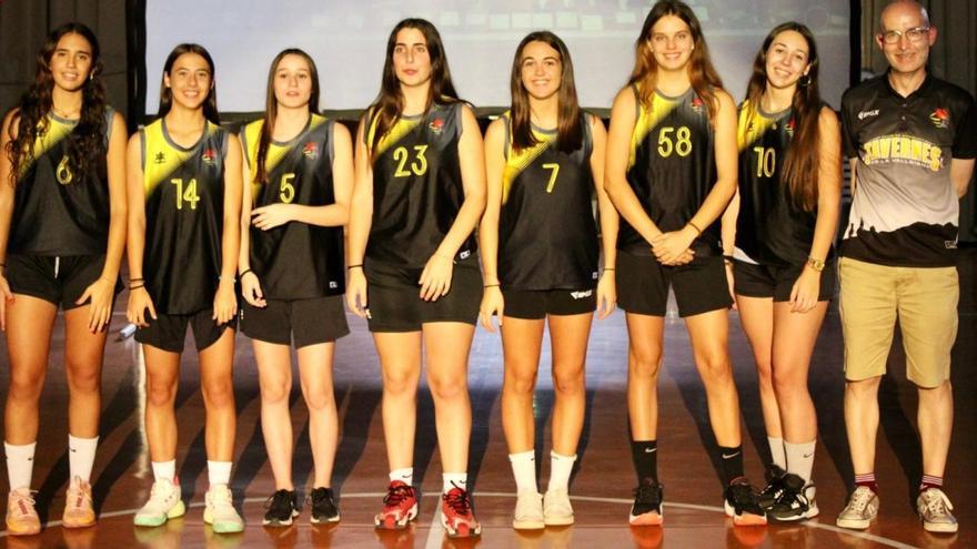 Jugadoras y técnico del CB Caixa Popular Tavernes