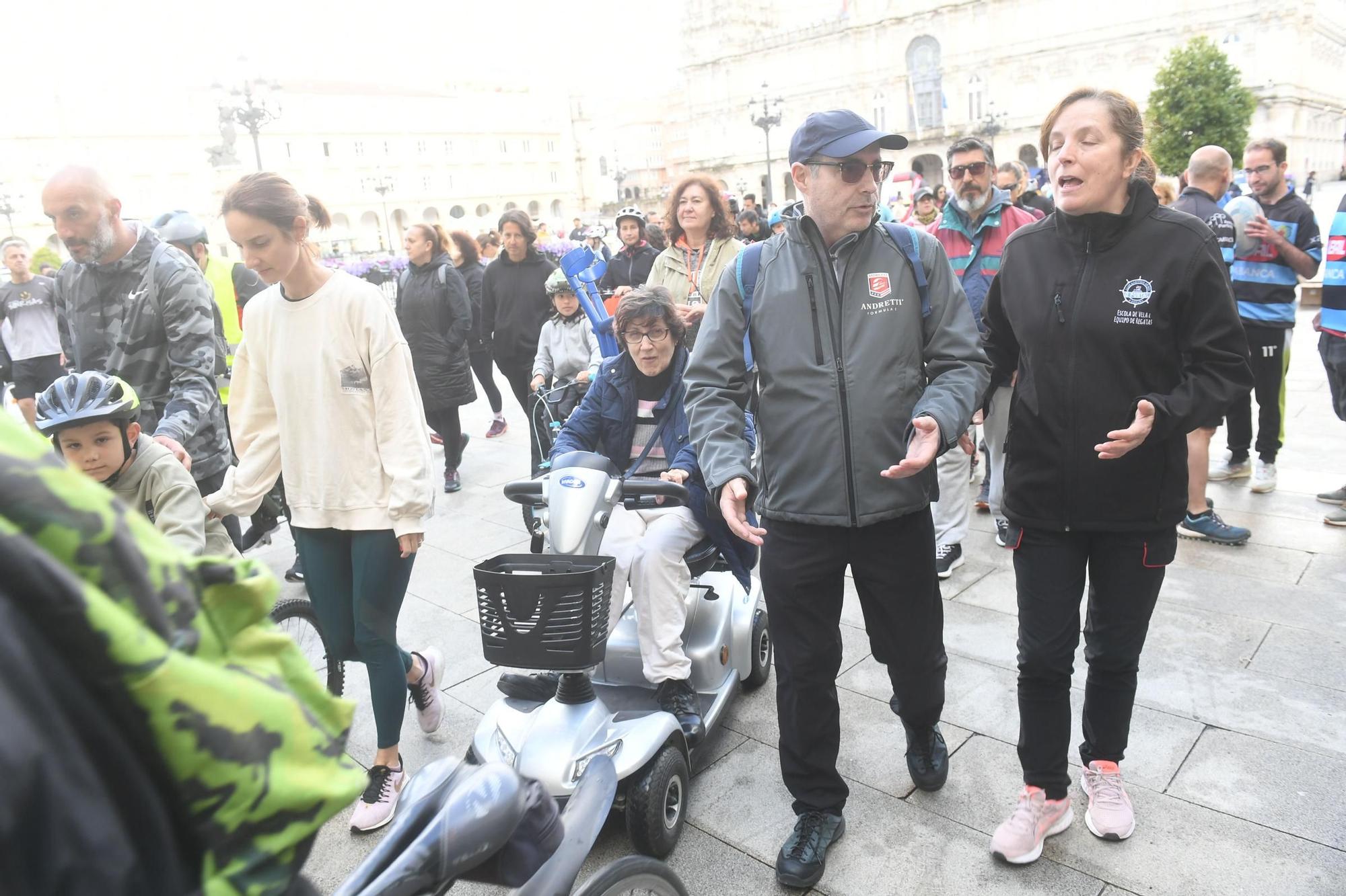 Cientos de personas participan en la XXIX Carrera Alternativa en María Pita