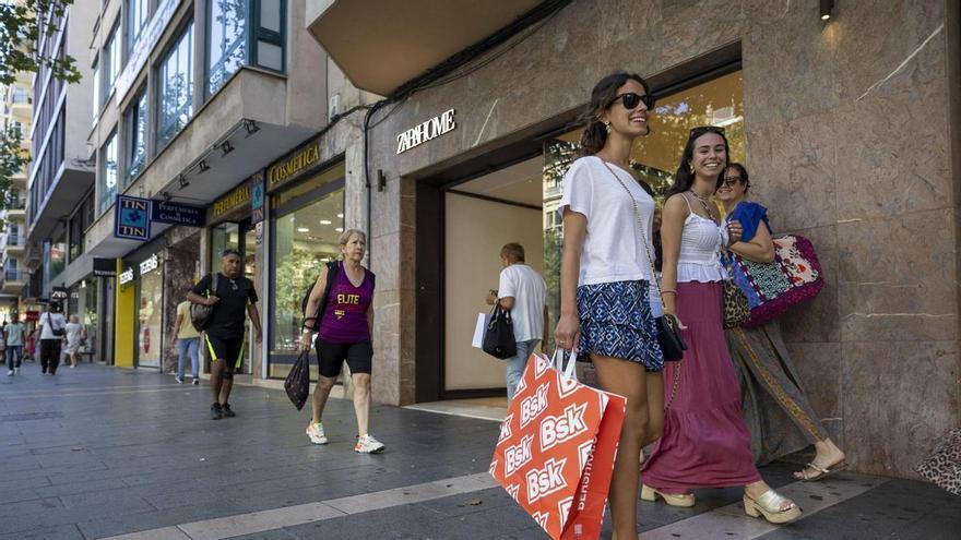 El gran comercio de Mallorca iniciará las rebajas el  26 de junio con el pequeño a la contra