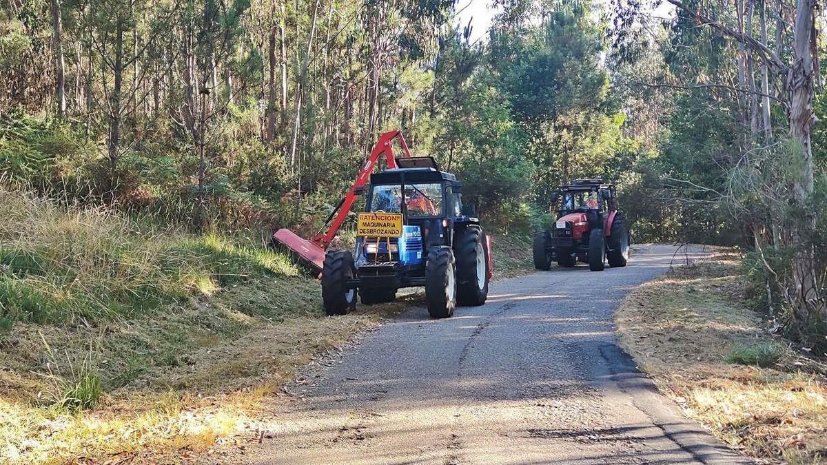 Ponte Caldelas sigue con su limpieza de caminos del rural