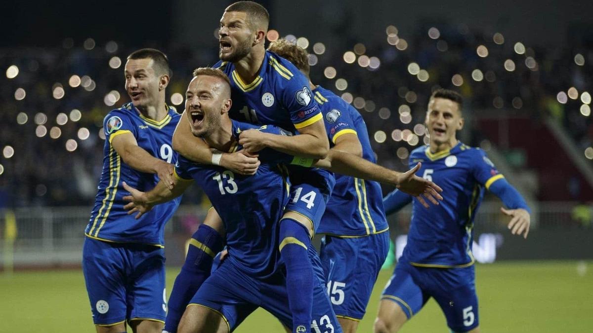 Los jugadores de Kosovo durante el clasificatorio para la Eurocopa