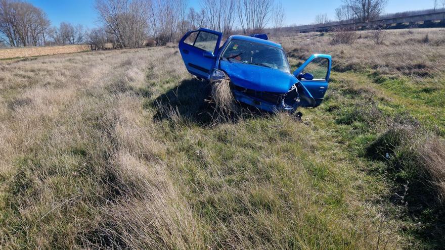 Accidente ocurrido el día 2 en el camino de Castrogonzalo que la Policía atribuye a la falta de señalización en un badén de la vía pecuaria.