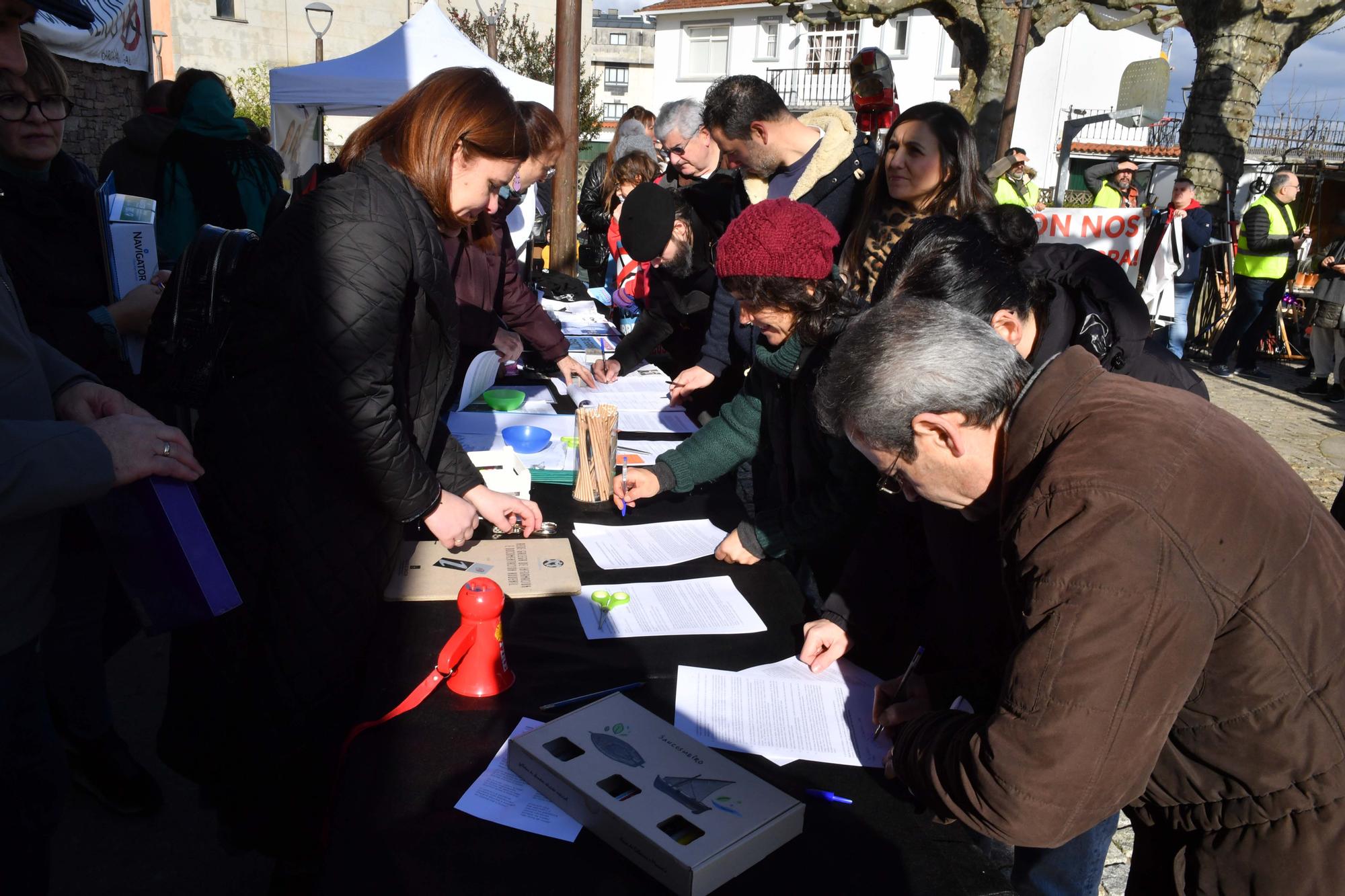 Marcha el Carral contra la "invasión eólica"