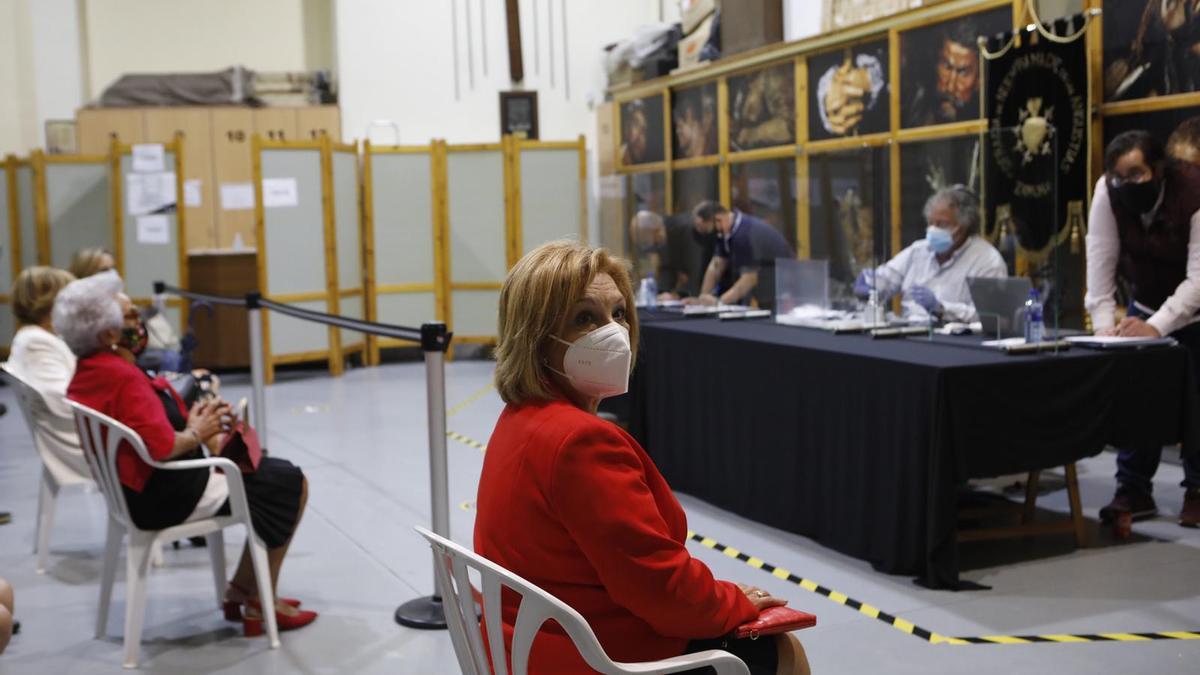 Isabel García durante el escrutinio de la votación