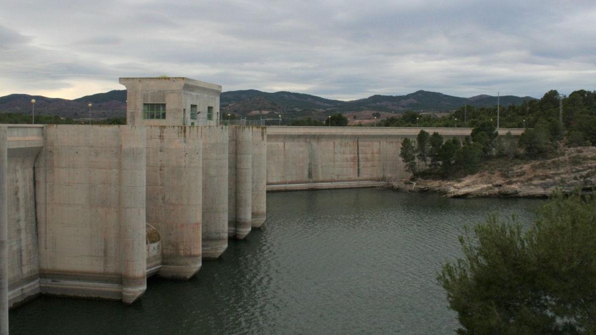 Presa del Pantano de Puentes que almacena un tercio del agua de su capacidad total.
