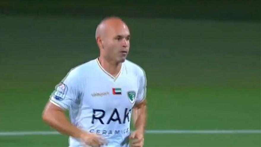 Iniesta debuta en el Emirates Club
