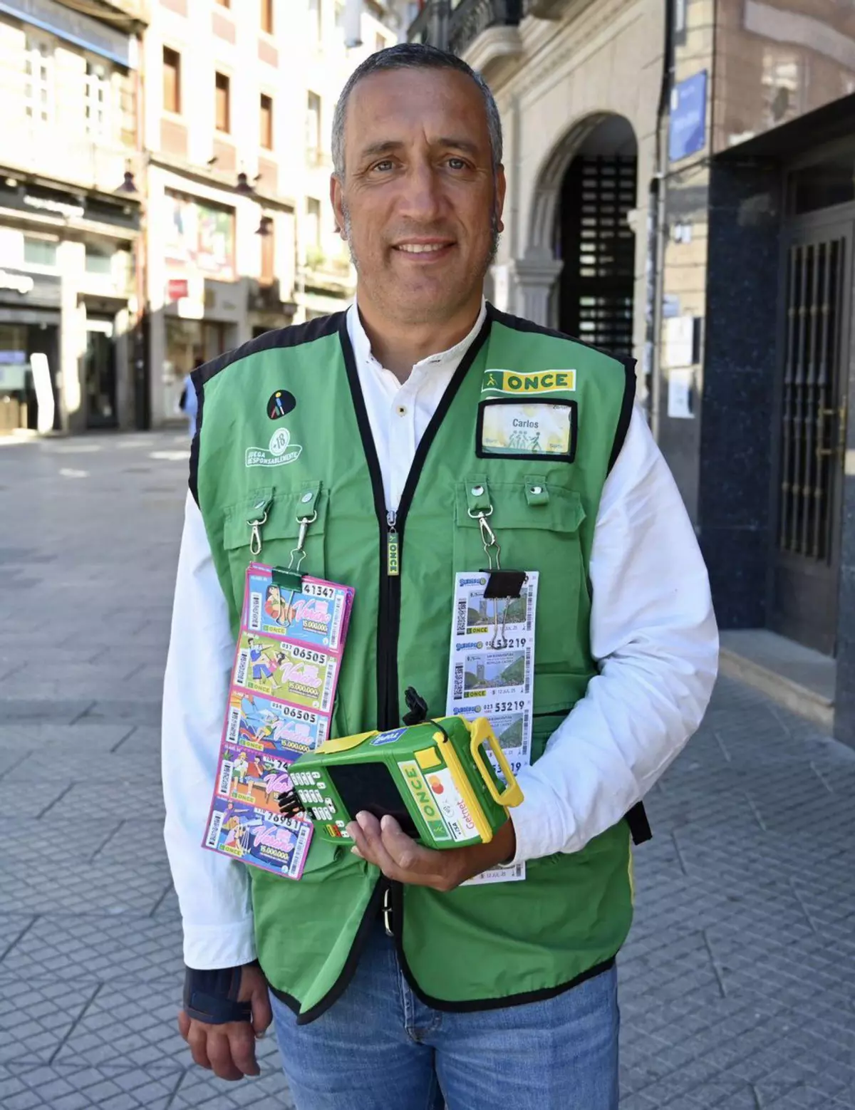 Carlos Alberto Aboal, vendedor de la ONCE: «El Cupón Fin de Semana del sábado es el premio más grande que repartí, 200.000 euros»