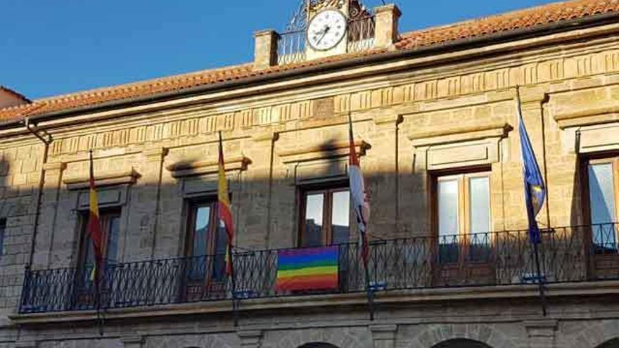 Apoyo al colectivo Lgtbi con la bandera