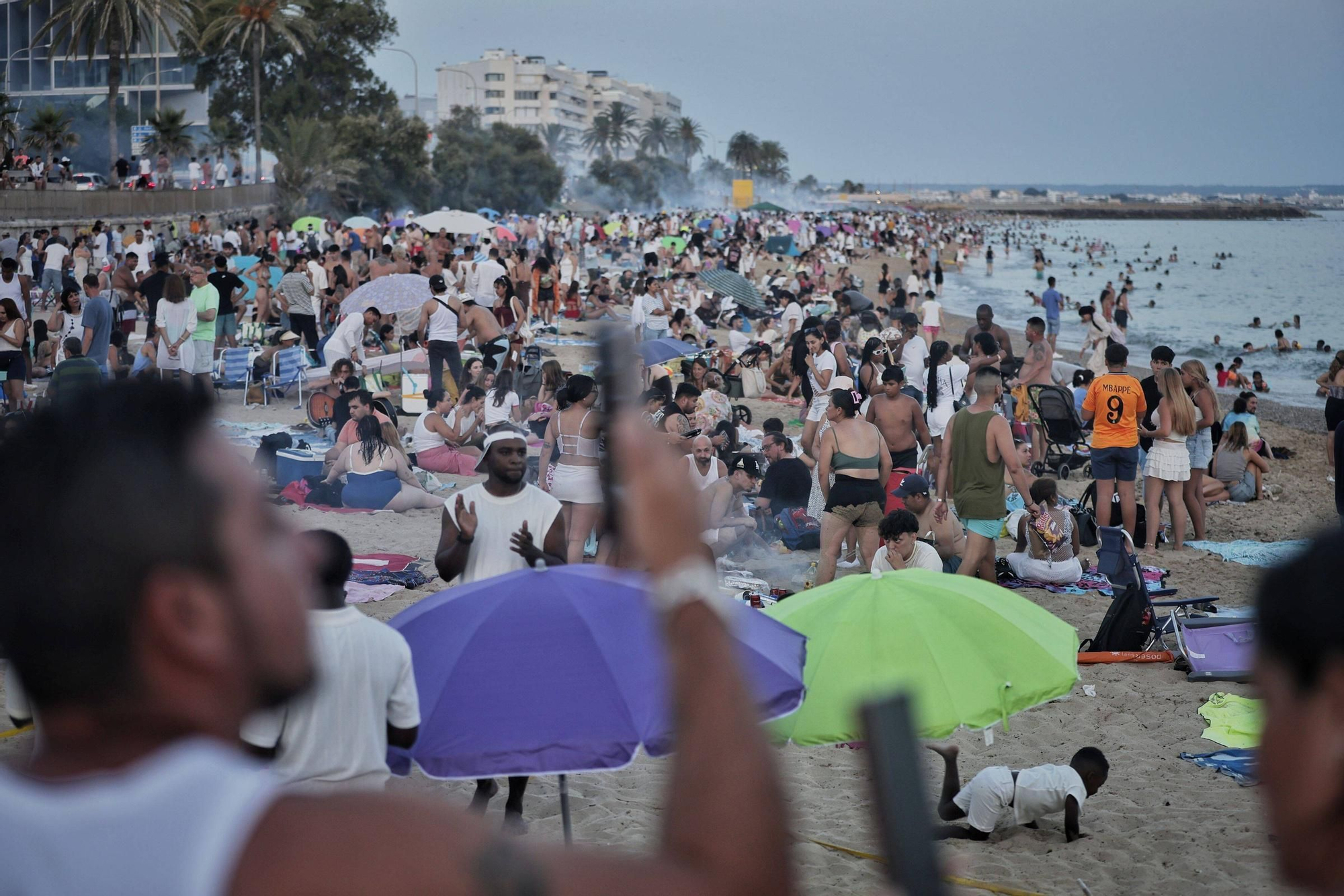 Palma disfruta de su noche más mágica del año con Sant Joan