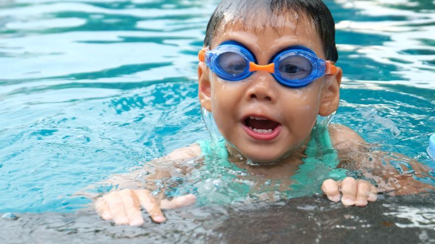 La queja de una alicantina sobre la situación de los menores en la piscina Florida Babel