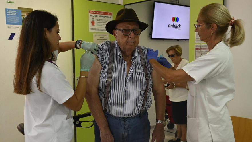 Sanitat vacuna cada día a 2.000 personas de covid en Castellón