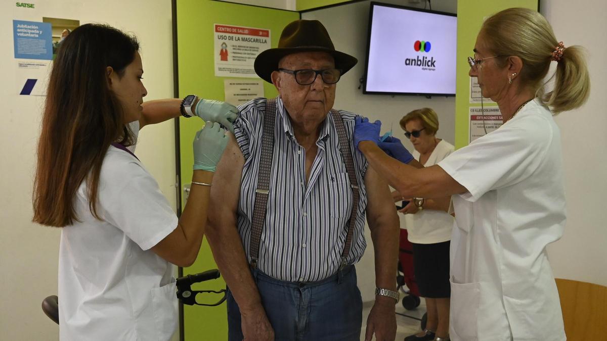 Campaña de vacunación de la gripe en un centro de salud de Castelló