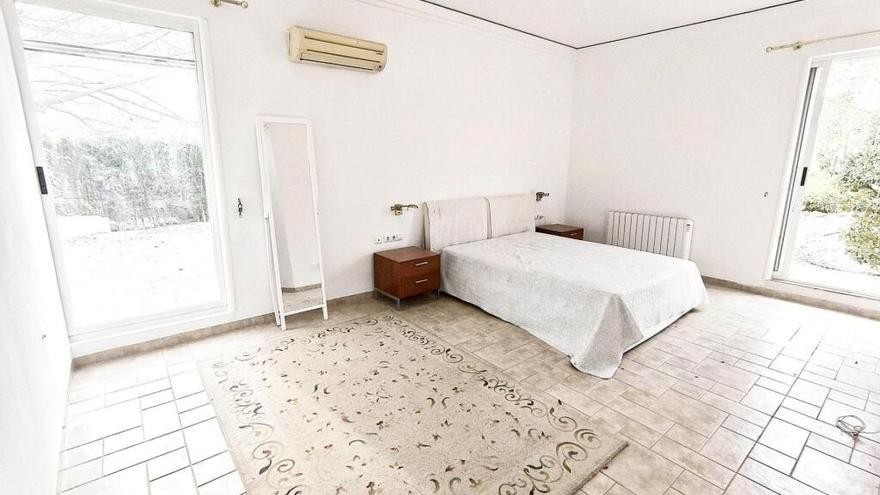 Oportunidad inmobiliaria en Alicante: casa con piscina y jardín en El Moralet por 350.000 euros