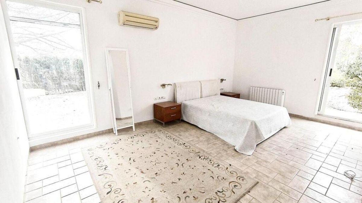 Vivienda en venta con piscina y jardín en El Moralet, Alicante