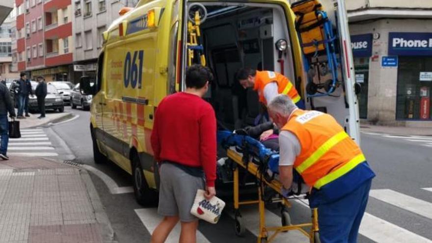 Evacuada una joven tras un atropello en Marín