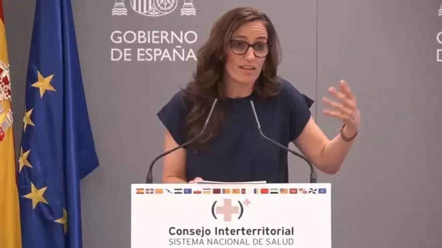 Sanidad defiende la medida que prohíbe fumar en terrazas de bares y restaurantes
