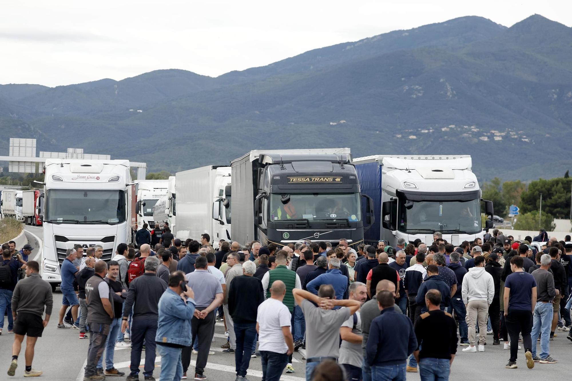 Tallada l'autopista a la frontera per una manifestació de viticultors a l'A-9 al Voló