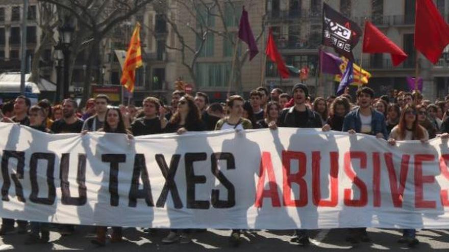 Protesta d&#039;estudiants universitaris contra el cost de les taxes