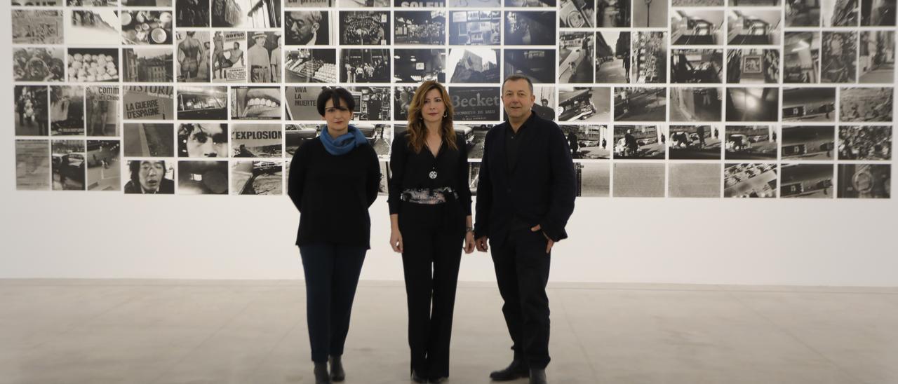 Nuria Enguita, Susana Llorent y Vicent Todolí durante la presentación de una exposición en el centro cultural Bombas Gens.