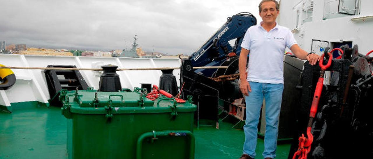 El investigador de la ULPGC Javier Arístegui, a bordo del buque oceanográfico &#039;Sarmiento de Gamboa&#039;.