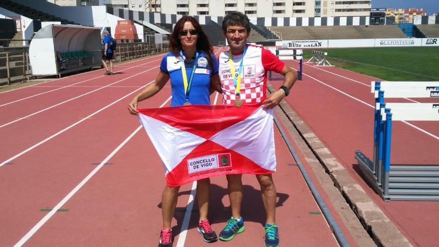 Alberto y Teresa, con sus medallas en Algeciras. // FdV