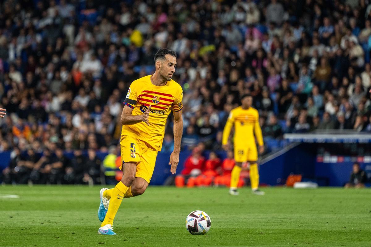 Sergio Busquets, capitán del FC Barcelona, durante el partido contra el Espanyol.