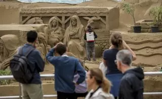 Domingo de compras navideñas en Triana y Belén de Arena en Las Canteras