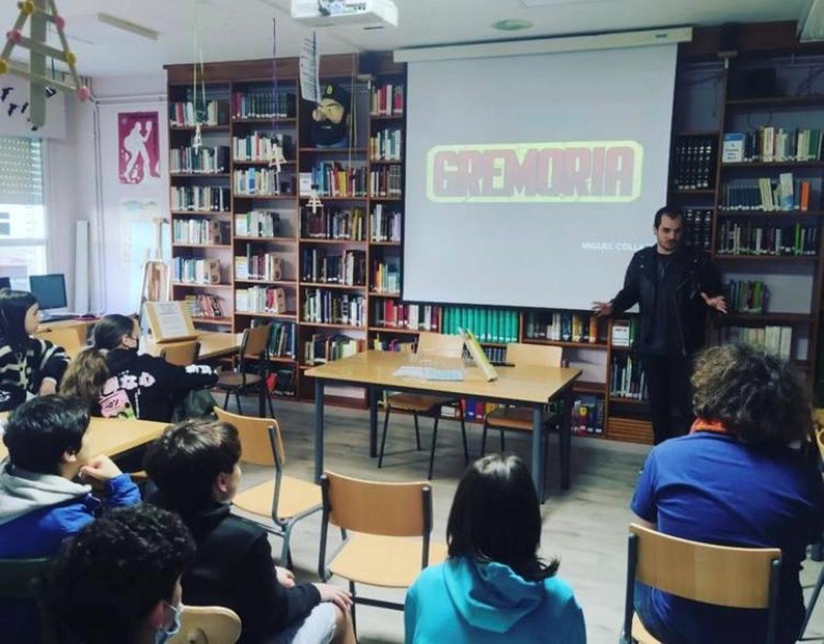 Miguel Collazo, en su presentación de &quot;Gremoria&quot; en el instituto.