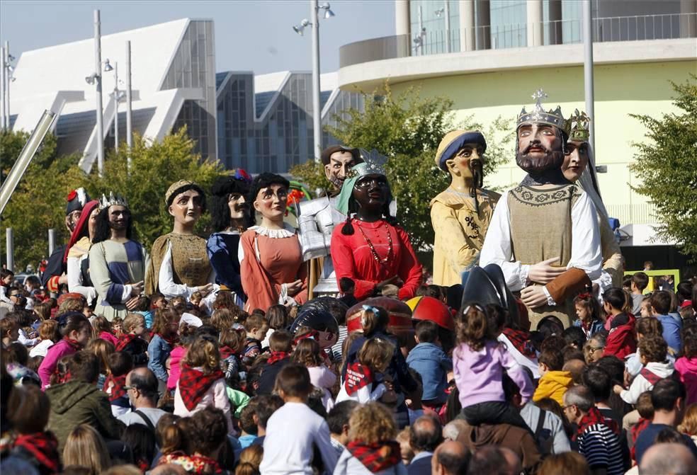 Gigantes y cabezudos en la Expo