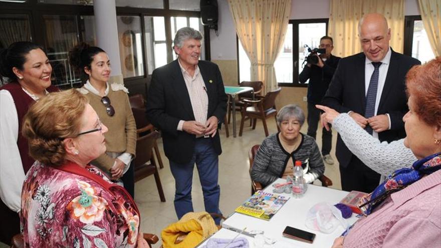 Antonio Ruiz visita obras realizadas en Villaviciosa