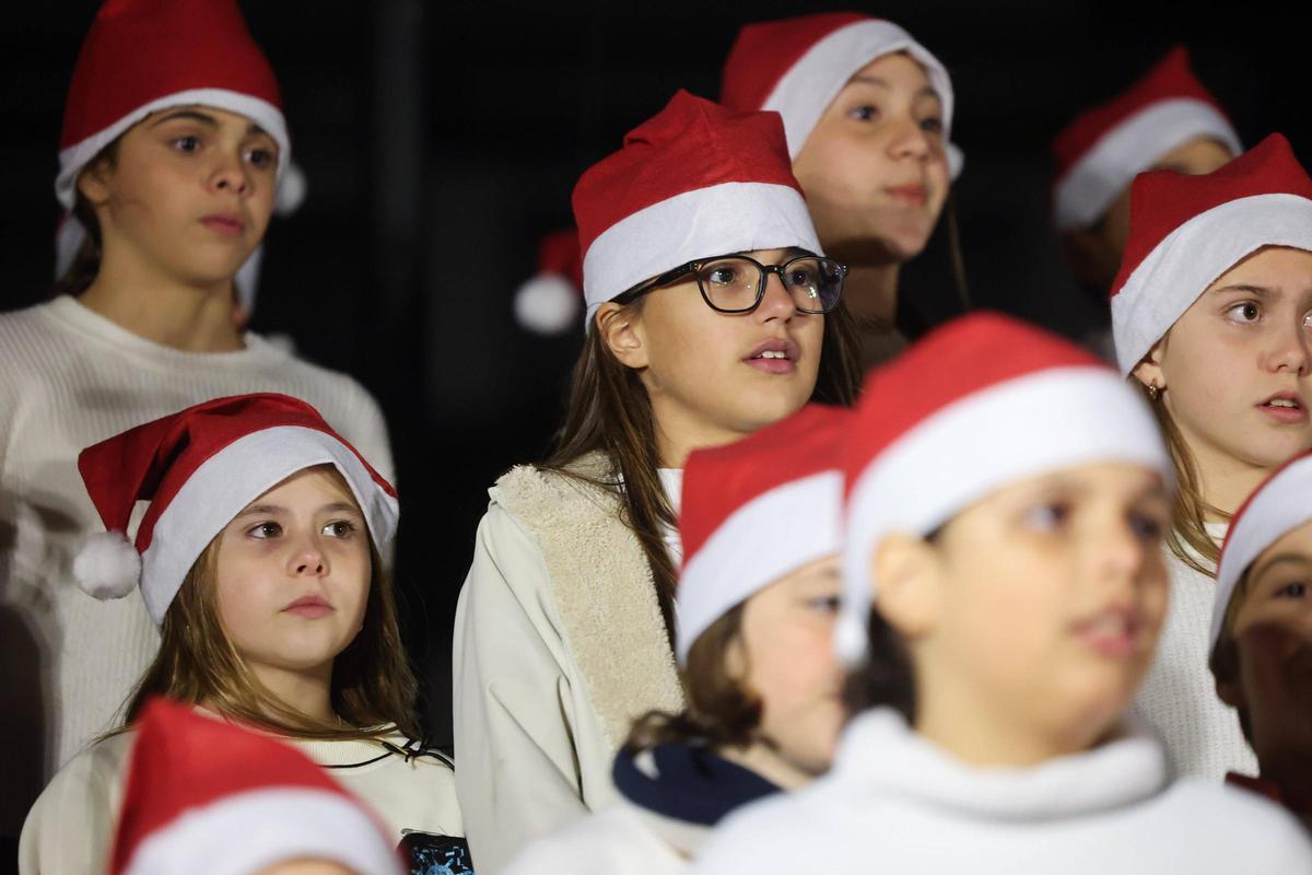 Las imágenes del encendido de luces de Navidad en Sant Josep Las imágenes del encendido de luces de Navidad en Sant Josep