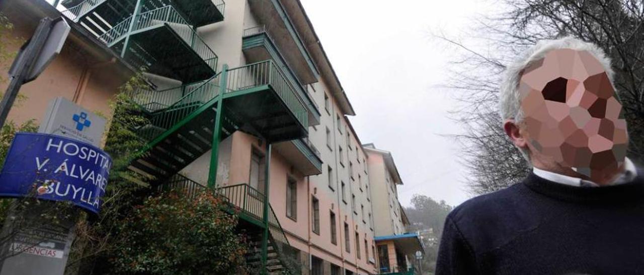 Un vigilante de seguridad, en las inmediaciones del antiguo hospital de Murias.