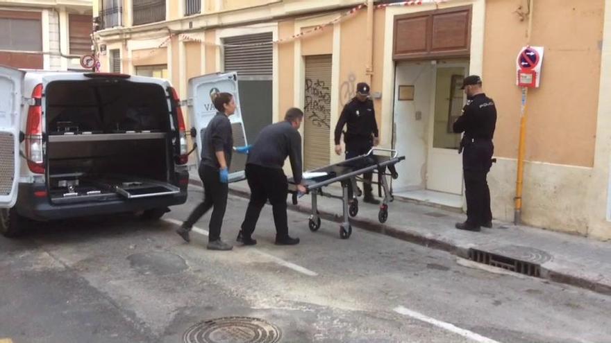 Un hombre mata a otro en la cola de un centro asistencial de València