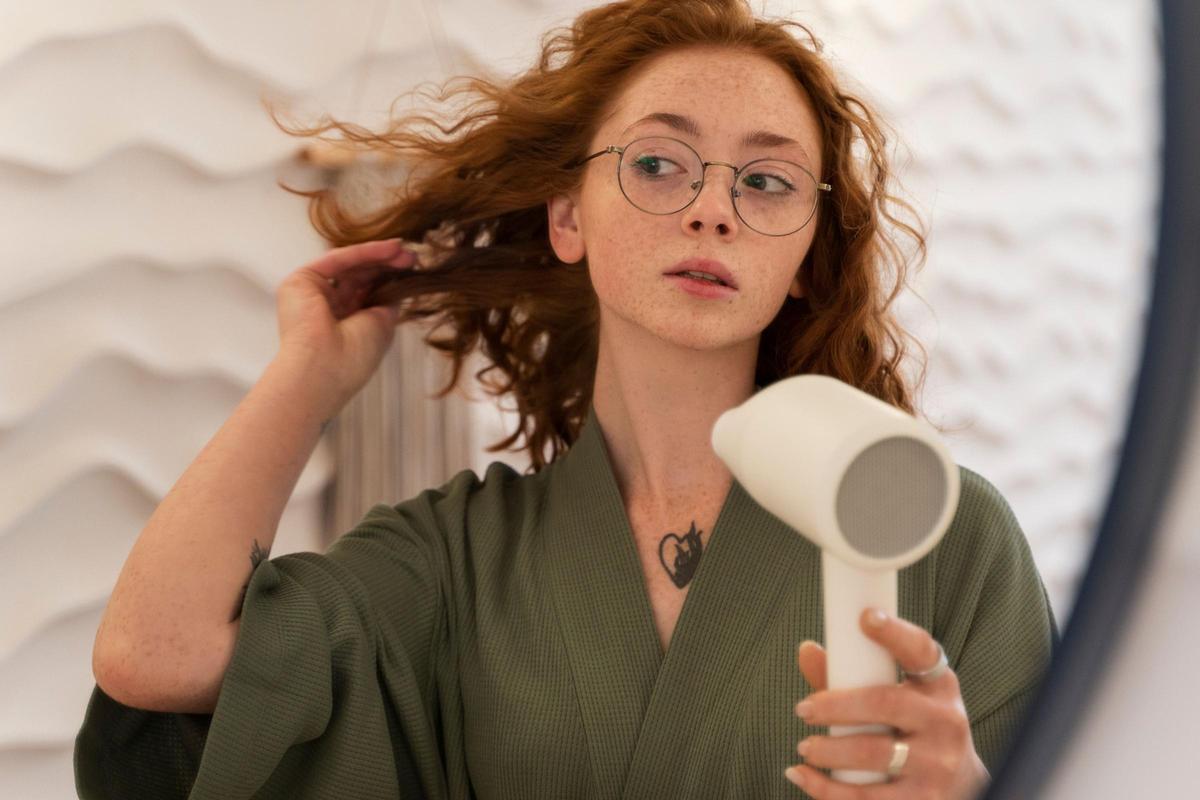 El secador moldeador estilo Dyson que más recomiendan los peluqueros está por solo 49 euros