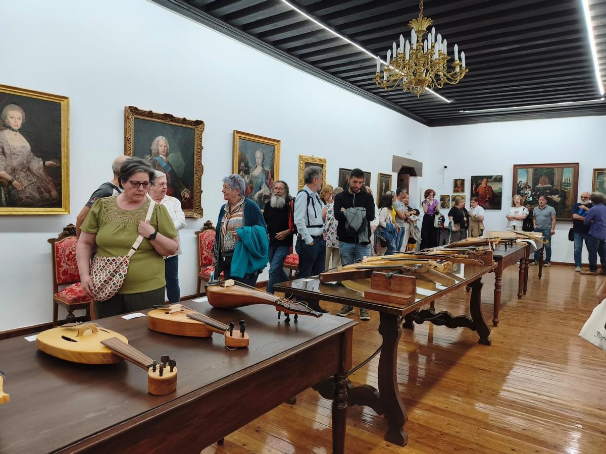 GALERÍA | La viola medieval, protagonista de una exposición en Toro