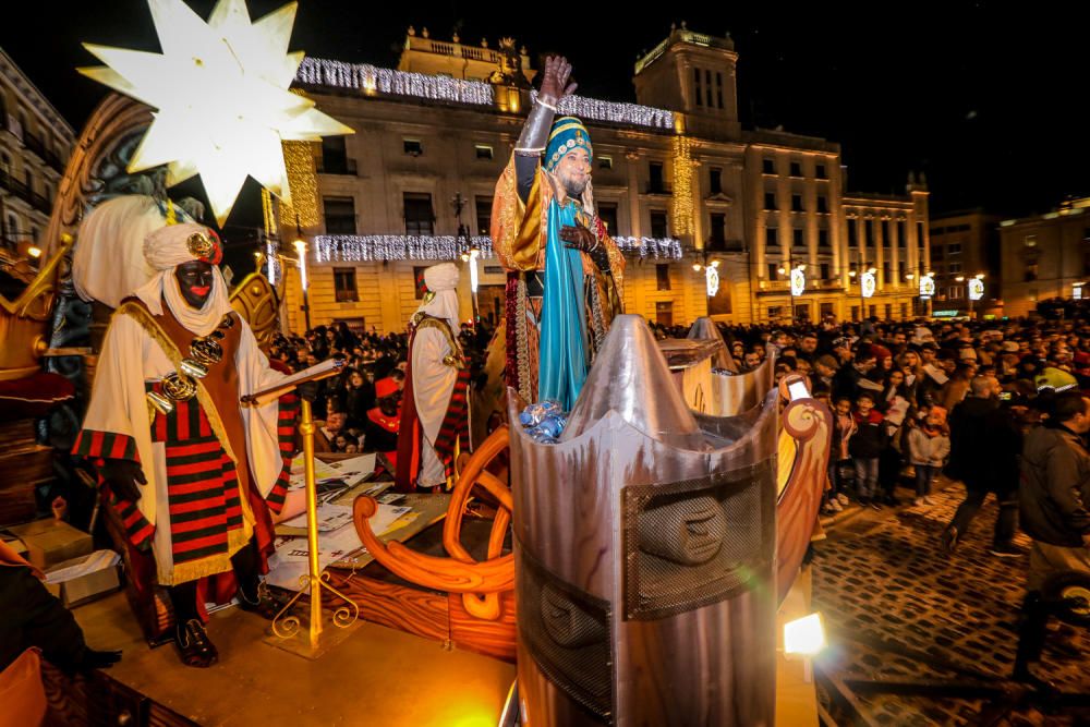 Alcoy recibe al emisario de la ilusión