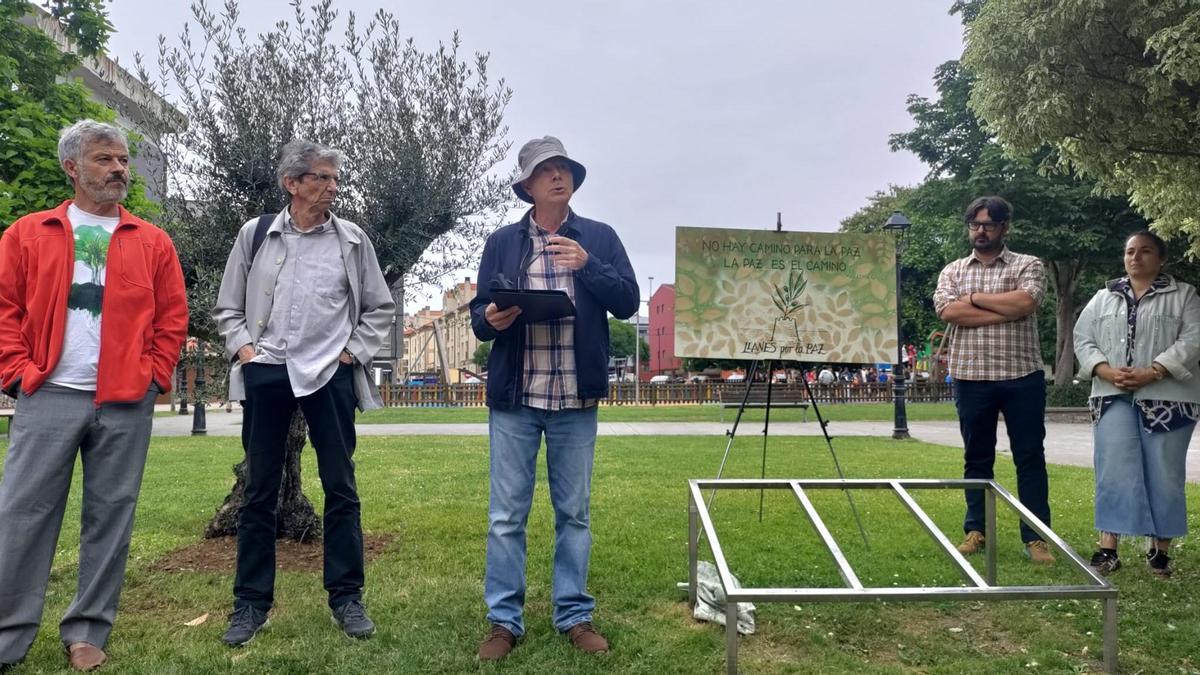 Porla izquierda Eduardo Carrero, Luis de Luxán, Ángel Álvarez, Enrique Riestra y Priscila Alonso