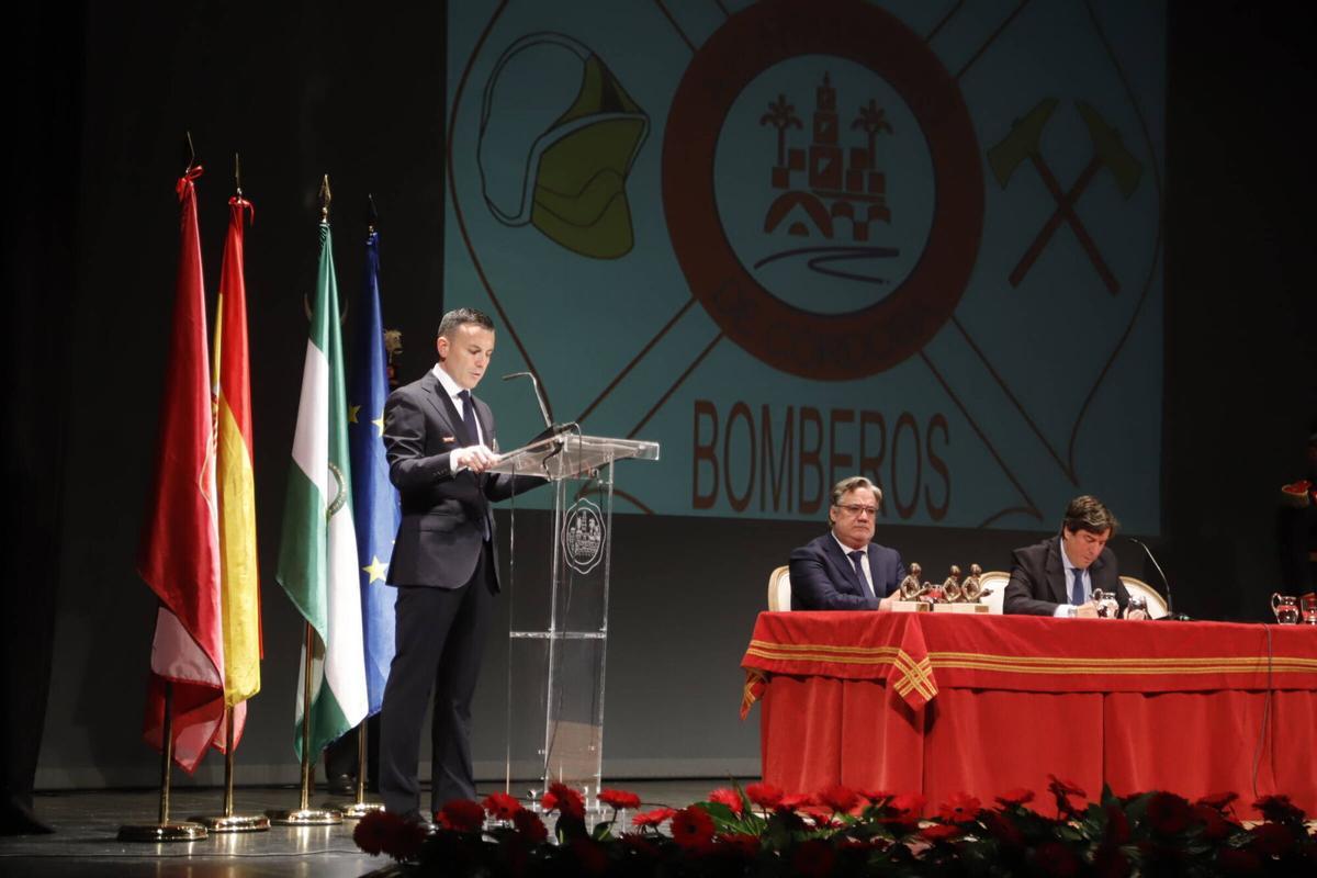 El Ayuntamiento distingue a los mejores efectivos y reconoce a los jubilados en el día del patrón