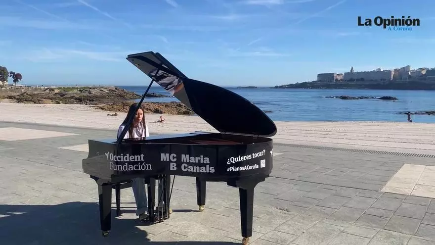 Ocho pianos de cola llenan las calles de A Coruña con una iniciativa cultural