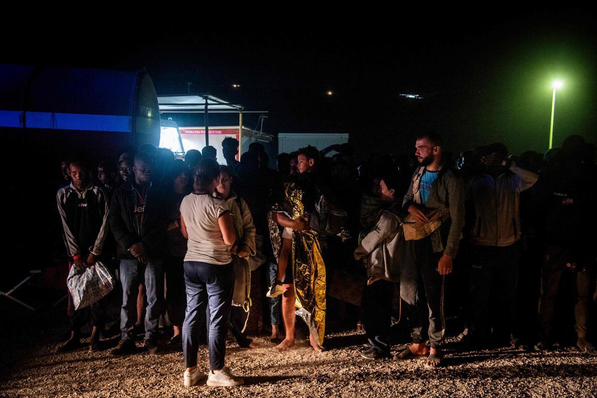 Lampedusa, colapsada tras la llegada de 6.000 inmigrantes en 24 horas.