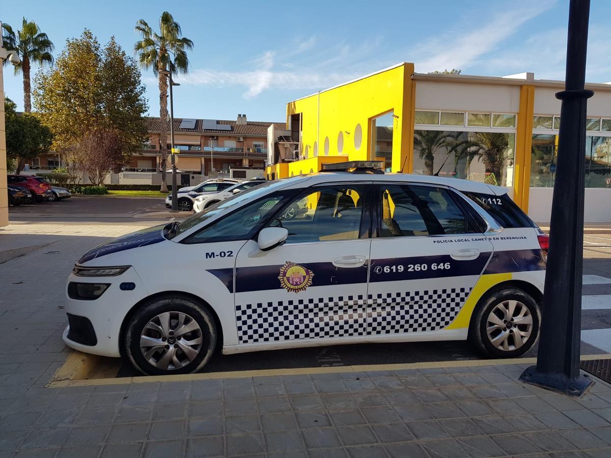 Coche de la policía local de Canet.