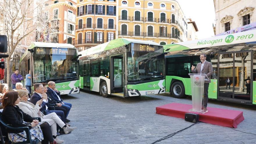 Los primeros tres buses de &#039;hidrógeno verde&#039;  de los cinco adquiridos por la EMT ya están en Palma