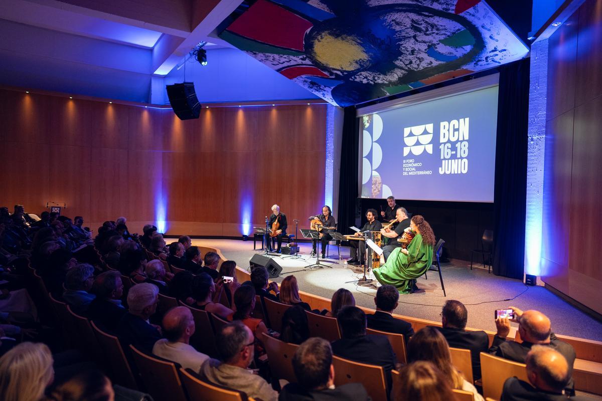 Jordi Savall dirige a Hespèrion XXI e interpreta 'Mare Nostrum.
