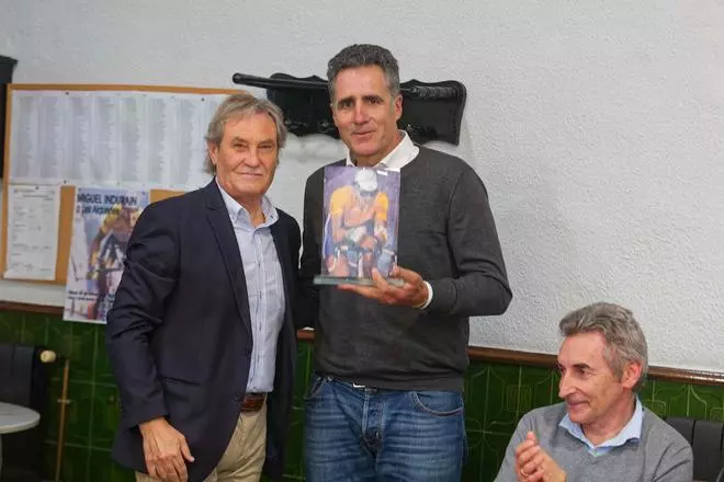 Galería: Las mejores imágenes de la visita de Miguel Induráin a les Alqueries para inaugurar una calle con su nombre