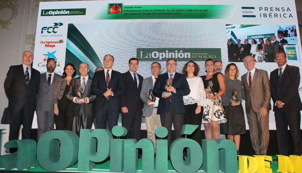 La Opinión entrega cinco premios al Club Balonmano Femenino Málaga Costa del Sol; a la Asociación de Voluntarios de Oncología Infantil (AVOI); al presidente del grupo La Canasta; a Turismo Andaluz, y a la cantante Lamari