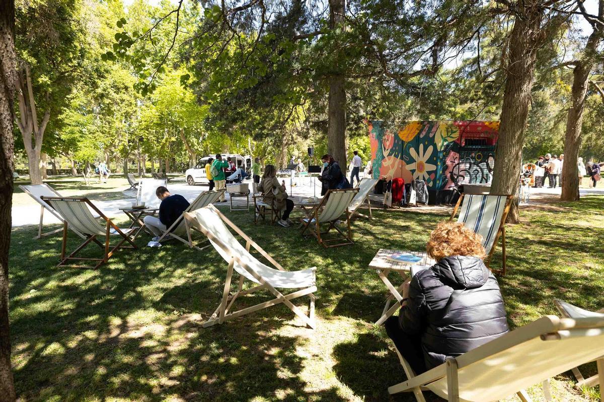 El Kiosko de las Letras de Zaragoza se situa en la avenida de los Bearneses del Parque Grande.