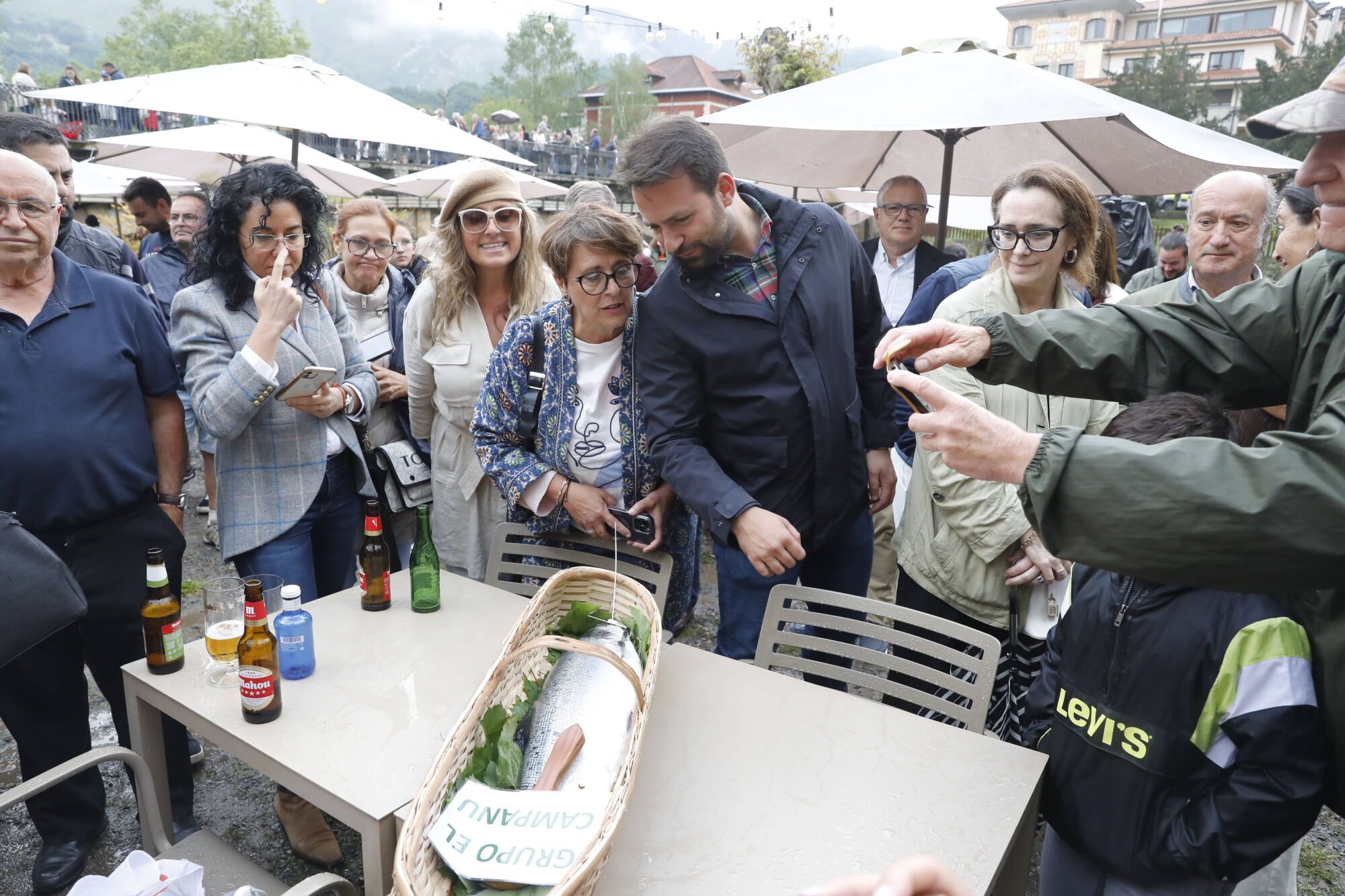 EN IMÁGENES: Así fue la subasta del campanu del Sella en Cangas de Onís