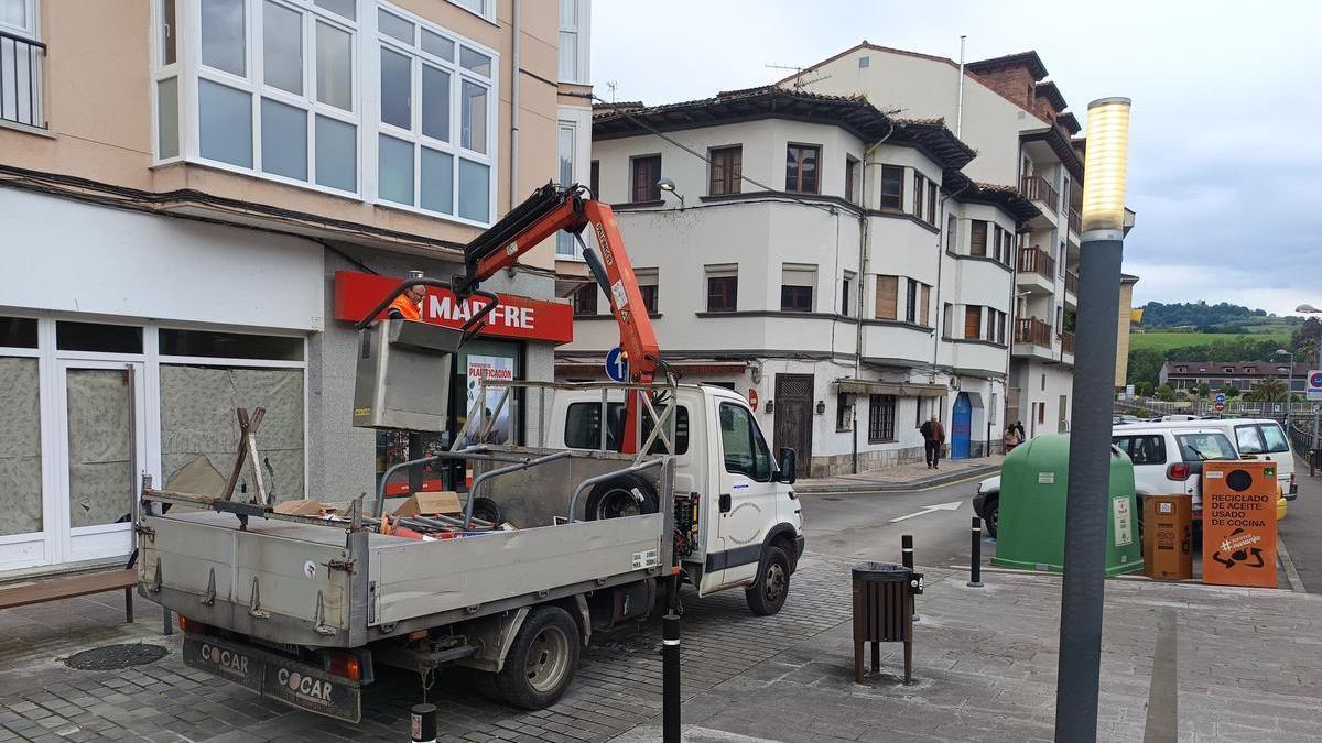 Reposición de luminarias en Cangas de Onís.